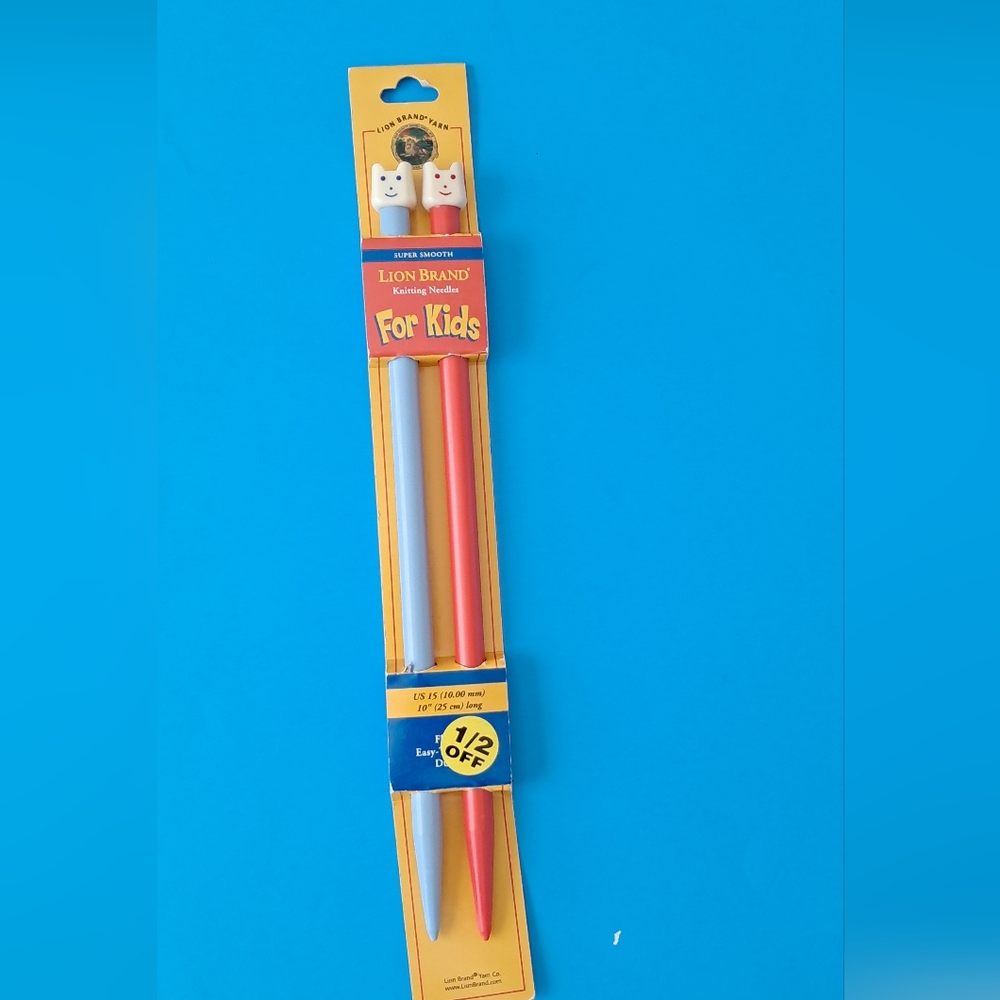 Vintage Lion Brand Knitting Needles for Kids, 10" US 15, Red & Blue - Picture 6 of 7